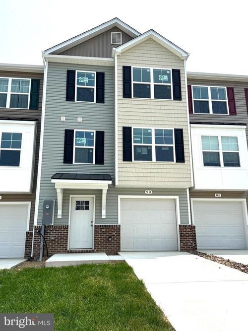 90 Moses Dr, MARTINSBURG, WV, 25405-1170 | Card Image