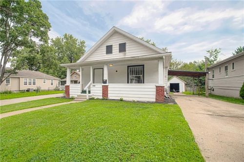 819 S Ash Ave, Independence, MO, 64053-1819 | Card Image