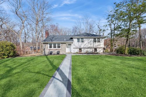 18 Paul Revere Ln, Centerport, NY, 11721-1610 | Card Image