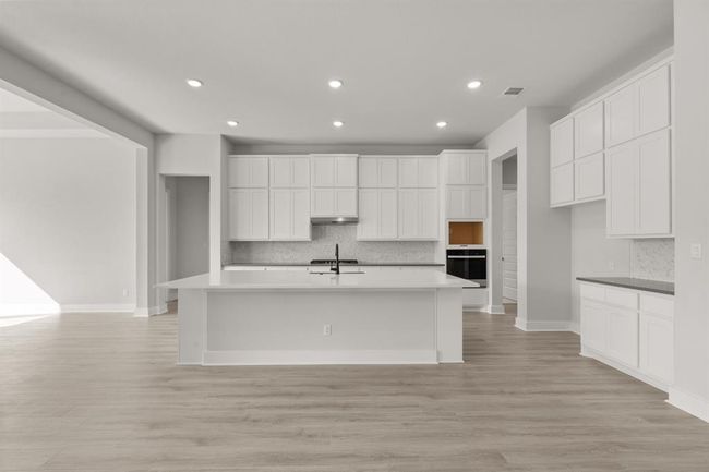 Oversized 10’ island with pendant lighting | Image 8