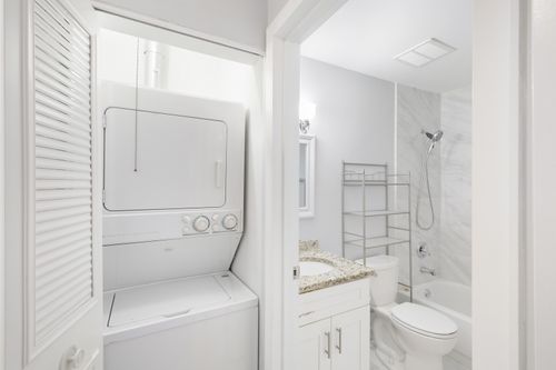 1064-1064 Hampton Hbr, Schaumburg, IL, 60193-4218 | Card Image