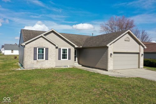 31 Hickory Ln S, Crawfordsville, IN, 47933-7602 | Card Image