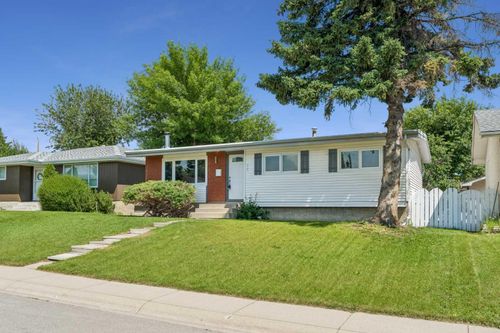 916 Mayland Dr Ne, Calgary, AB, T2E6C4 | Card Image