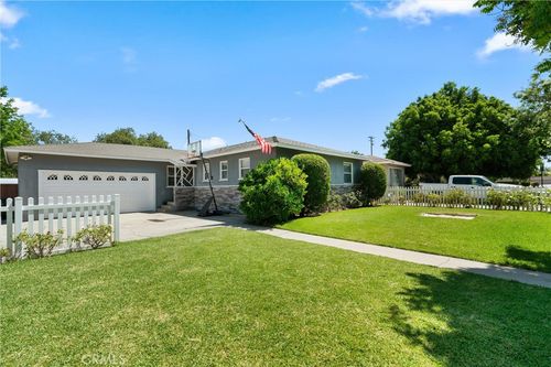 2323 Larchmont Ave, Santa Ana, CA, 92706-2066 | Card Image