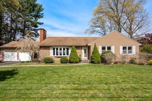 29 Llewellyn Dr, Westfield, MA, 01085-2513 | Card Image