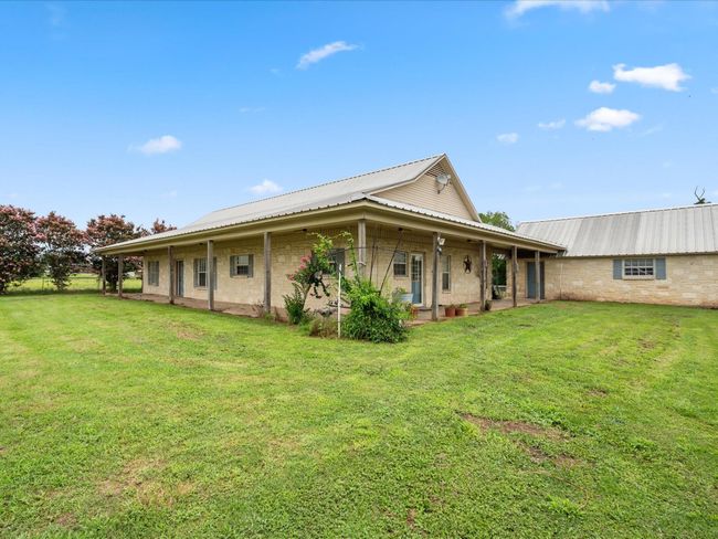 17645 Highway 6, Home with 3 bedrooms, 3 bathrooms and 2 parking in Navasota TX | Image 10