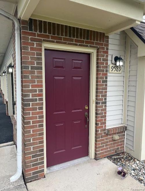9589 Lakeside Dr, Ypsilanti, MI, 48197-3032 | Card Image