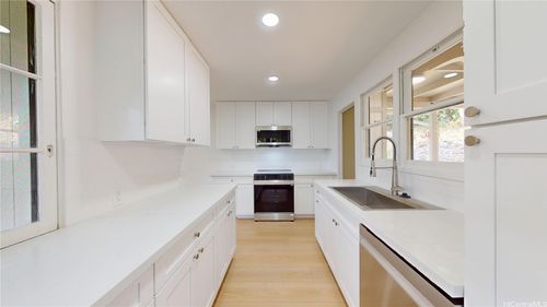 3271 Paty Dr, Honolulu, HI, 96822-1449 | Card Image