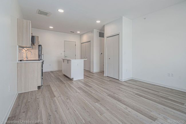 212 - 7410 Kercheval St, Condo with 2 bedrooms, 2 bathrooms and null parking in Detroit MI | Image 4