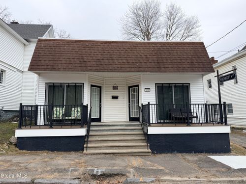 15 Henrietta St, Amsterdam, NY, 12010-2223 | Card Image
