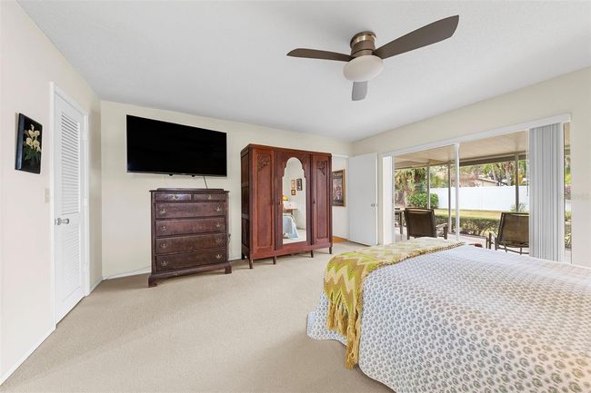 7460 W Country Club Dr N, House other with 2 bedrooms, 2 bathrooms and null parking in Sarasota FL | Image 23