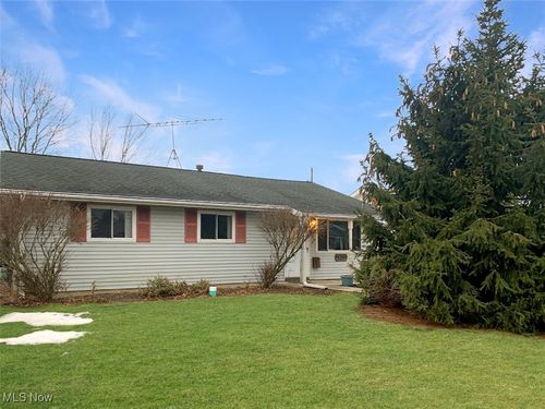 4204 Knickerbocker Rd, Sheffield Lake, OH, 44054-2124 | Card Image