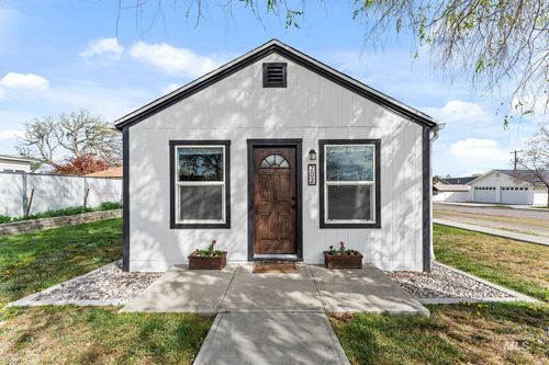 202 6th Street, Filer, ID, 83328 | Card Image