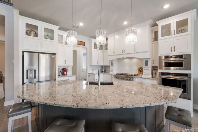 215 Madrone Trl, House other with 6 bedrooms, 6 bathrooms and null parking in Boerne TX | Image 16
