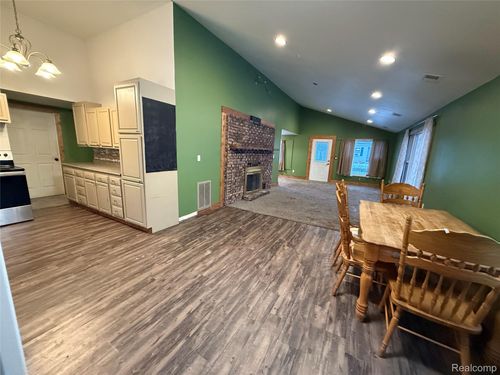 609 S Wood St, Chesaning, MI, 48616-1448 | Card Image