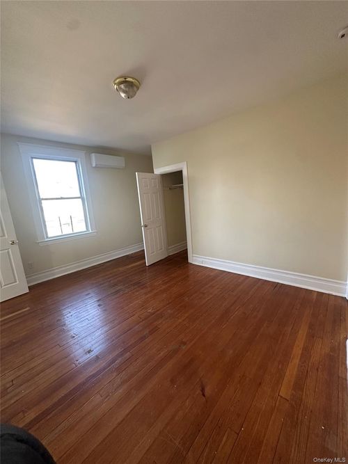 22 Clove Rd, New Rochelle, NY, 10801-2500 | Card Image