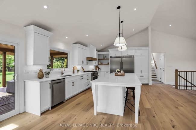 2021 Victoria Ave, Home with 5 bedrooms, 4 bathrooms and 50 parking in Pelham ON | Image 23