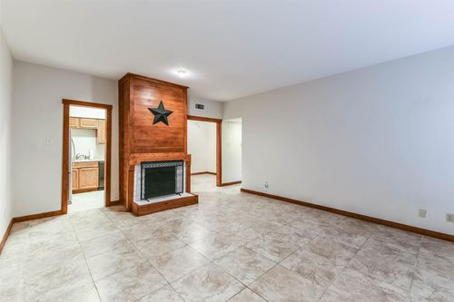 apt-637-2100 Tanglewilde St, Houston, TX, 77063-1278 | Card Image