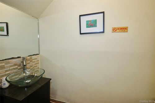 133 37th Ave, Flushing, NY, 11354-4495 | Card Image