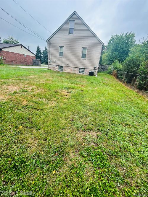 1919 Goddard St, Wyandotte, MI, 48192-3015 | Card Image