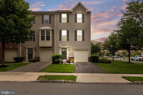 201 Perry Way, Riverton, NJ, 08077-1585 | Card Image