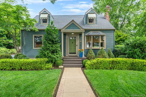 107 Jefferson St, East Islip, NY, 11730-1830 | Card Image