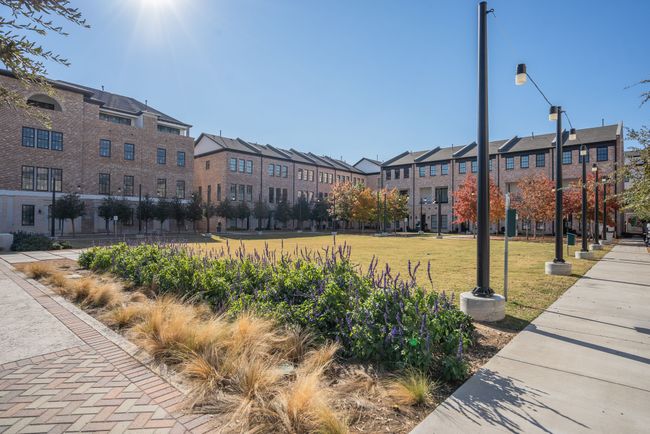 14985 Oak St, Townhouse with 3 bedrooms, 4 bathrooms and null parking in Addison TX | Image 33