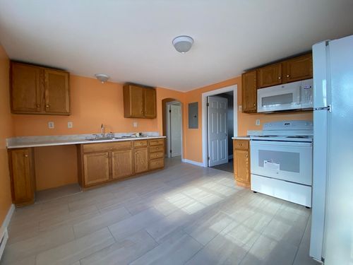 2-7 Kosmas St, Webster, MA, 01570 | Card Image