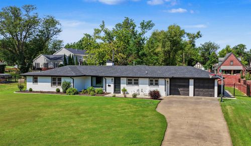 147 Overhill Rd, Salina, KS, 67401-3581 | Card Image