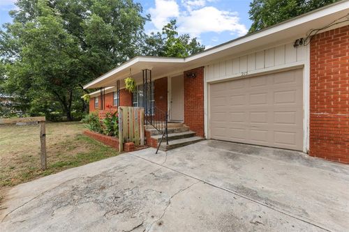 215 N Division St, Konawa, OK, 74849-2237 | Card Image