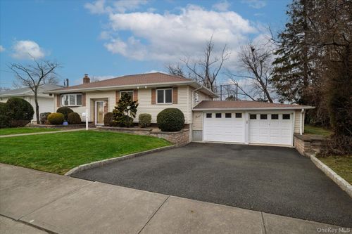 295 Thorn St, Oceanside, NY, 11572-4334 | Card Image