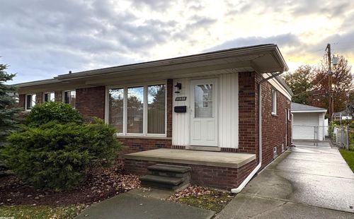 24655 Willowby Ave, Eastpointe, MI, 48021-1441 | Card Image