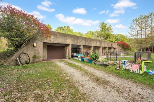 6769 E Gross Ln, Bloomington, IN, 47401-9194 | Card Image