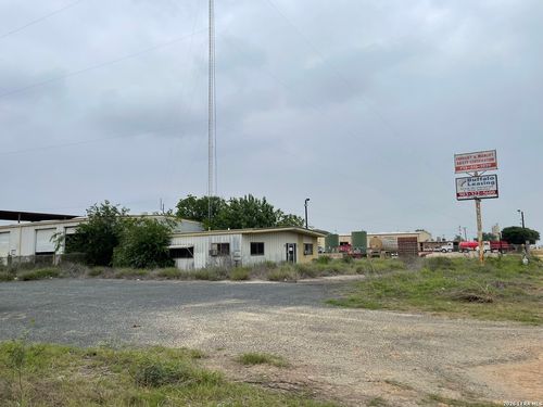 2081 Bi 35 E, Pearsall, TX, 78061 | Card Image