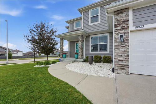 18933 W 168th St, Olathe, KS, 66062-3712 | Card Image