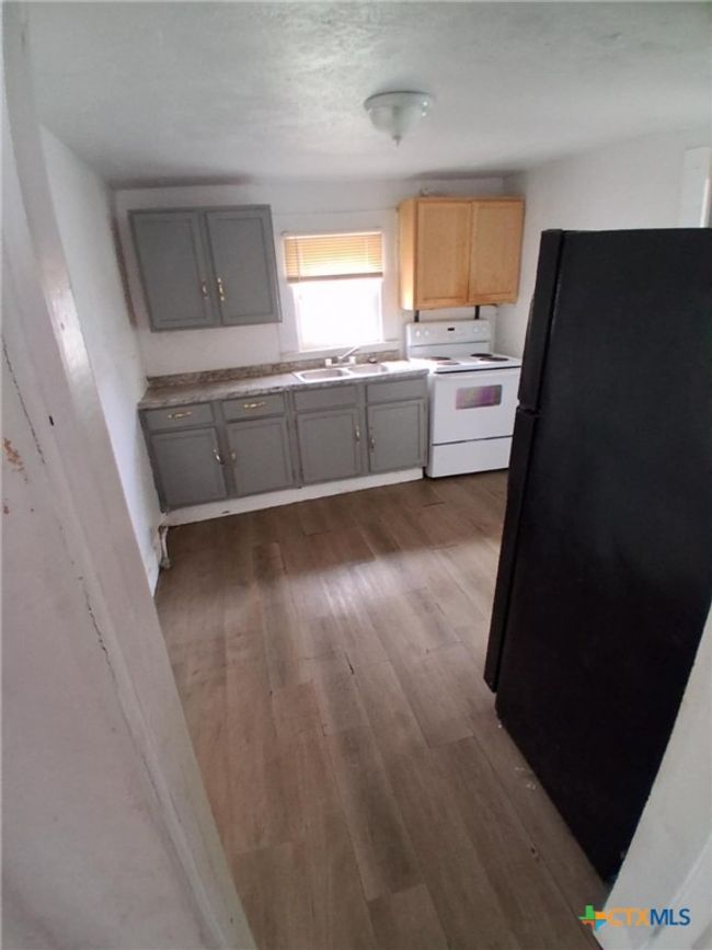 1206 W 7 Th St, House other with 3 bedrooms, 1 bathrooms and null parking in Cameron TX | Image 5