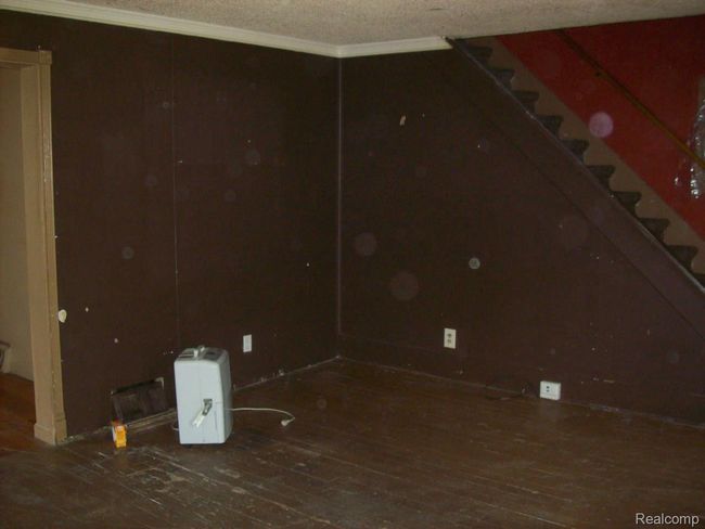 LIVING ROOM | Image 7