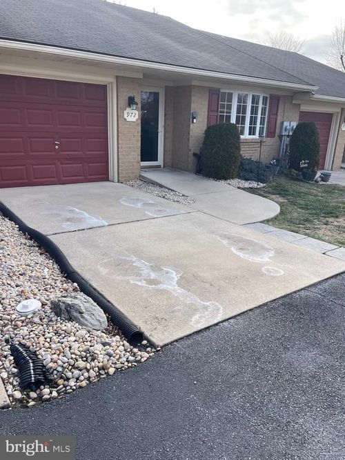 972 W Irvin Ave, Hagerstown, MD, 21742-3172 | Card Image