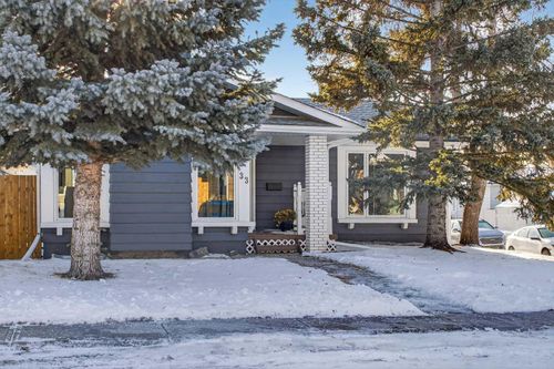 33 Sunhurst Cres Se, Calgary, AB, T2X1W5 | Card Image
