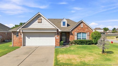 9022 N 156th East Ave, Owasso, OK, 74055-8544 | Card Image