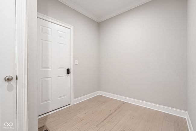 Large Mud room off of the garage | Image 38