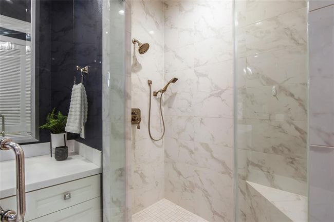 Large walk-in shower! | Image 20
