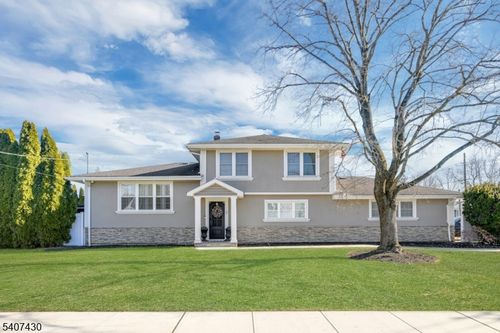 2 Knoll Rd, Fairfield, NJ, 07004-1212 | Card Image