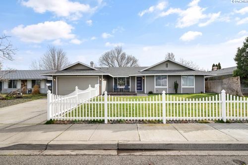 426 N Louisiana St, Kennewick, WA, 99336-1647 | Card Image