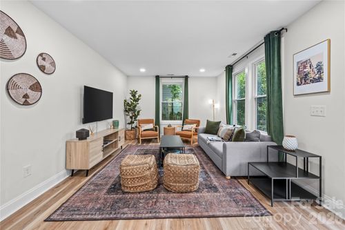 3021 Dogwood Ave, Charlotte, NC, 28206-3511 | Card Image