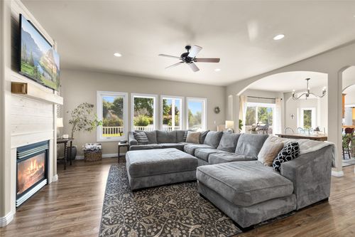 218 E Bowman Dr, Kalispell, MT, 59901-6874 | Card Image