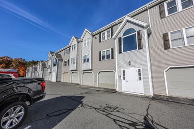 17 - 94 Tennis Plaza Rd, Condo with 2 bedrooms, 1 bathrooms and 1 parking in Dracut MA | Image 2