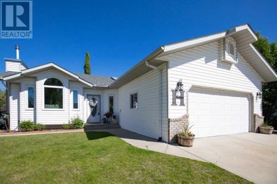 4422 60 Ave, House other with 6 bedrooms, 3 bathrooms and 5 parking in Innisfail AB | Image 2