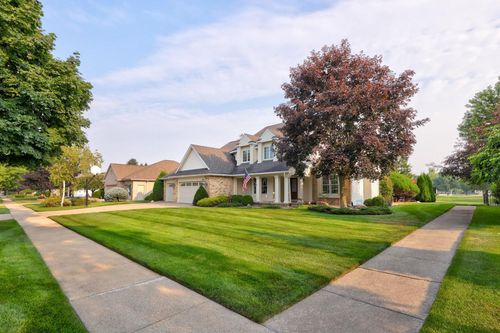 690 Country Ln, Frankenmuth, MI, 48734-9776 | Card Image