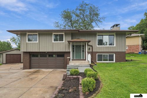 2501 Jameson N, Lincoln, NE, 68512-1542 | Card Image